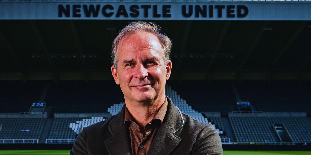 "David Hopkinson, CEO do Newcastle United, durante entrevista sobre os planos ambiciosos do clube até 2030"
