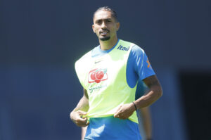 Raphinha sofre lesão muscular, mas segue com a Seleção na Copa do Mundo