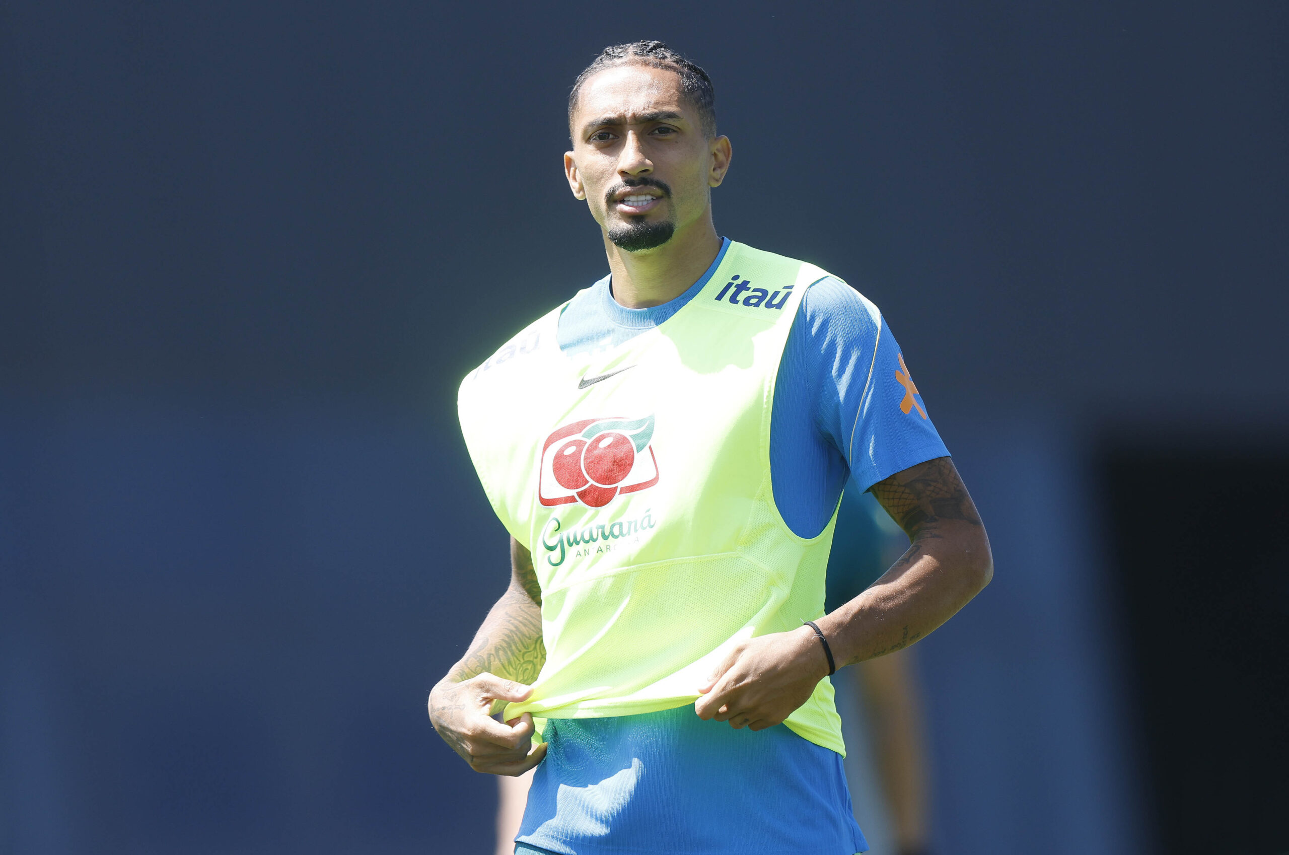 Raphinha sofre lesão muscular, mas segue com a Seleção na Copa do Mundo