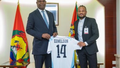 PR HOMENAGEIA FUTEBOLISTA EDMILSON DOVE