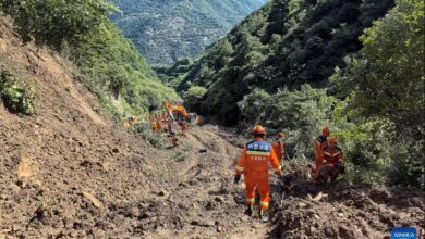 Deslizamento de terras deixa 16 pessoas soterradas na China