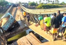 Sete feridos no desabamento da ponte de Muarua