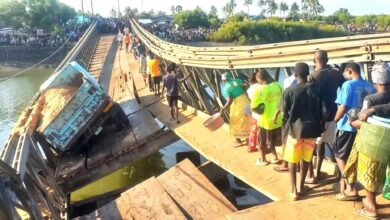 Sete feridos no desabamento da ponte de Muarua