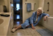 Mulher de 82 anos sobreviveu 9 dias presa na casa de banho após queda