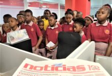 Alunos do Liceu Muhalaze visitam "Notícias"