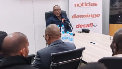 Chiquinho Conde abre o livro no “Notícias”