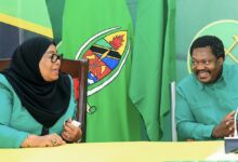 Demite-se vice-presidente da Tanzania - Jornal Notícias