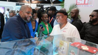 SG da FRELIMO reconhece capacidade de produção do livro escolar na Sociedade do Notícias