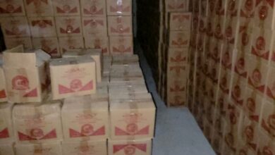 AT apreende bebidas alcoólicas e insumos numa fábrica suspeita de produção clandestina